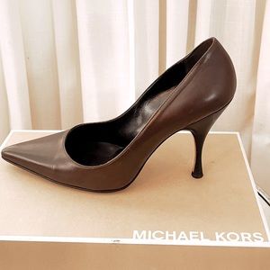 Michael Kors chocolate brown pumps